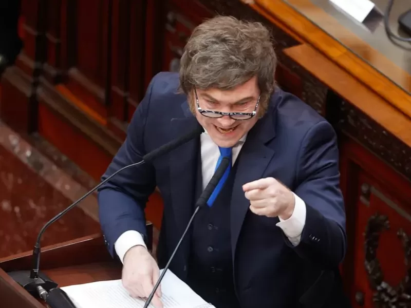 Cr&eacute;ditos millonarios del Naci&oacute;n a funcionarios libertarios y una lista que incomoda al oficialismo