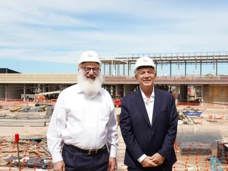 La Plata, entre el shopping de 200 millones de d&oacute;lares y los pozos que Julio Alak no tapa