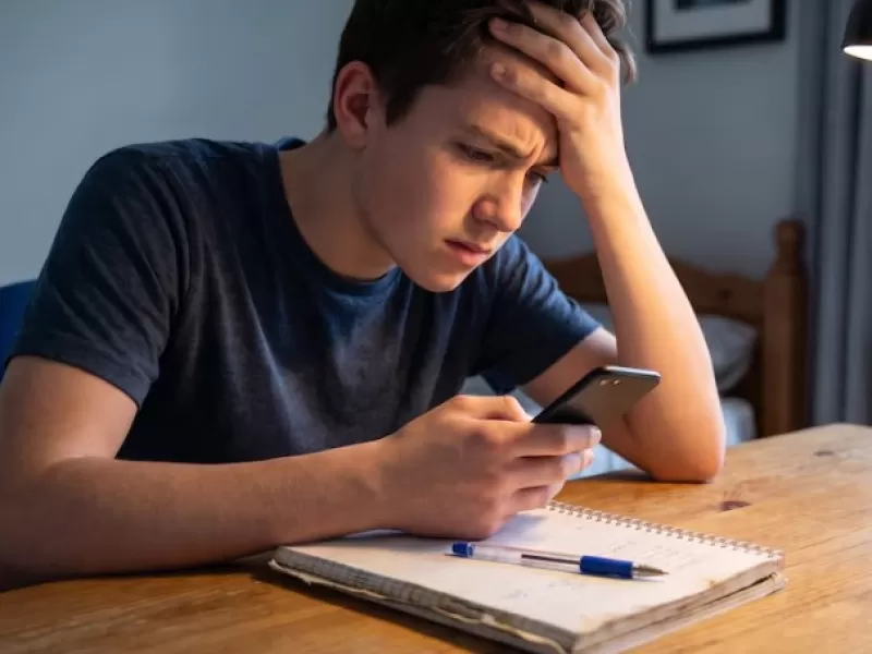 Denuncian que usan inteligencia artificial para desnudar a estudiantes y difundir im&aacute;genes sexuales falsas