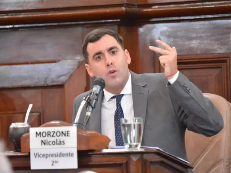La Plata: Nicol&aacute;s Morzone quiso cerrar la plaza Malvinas y salieron a frenarlo