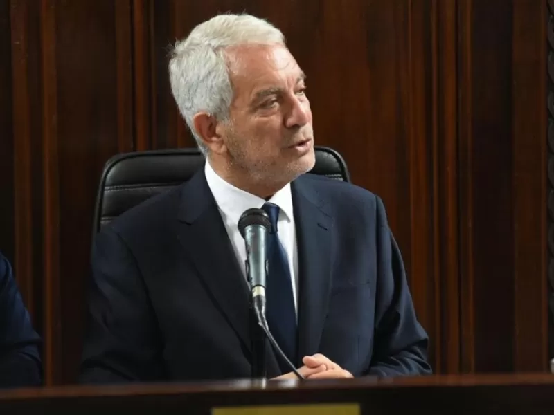 Alak suma 21 preguntas sin respuesta por la armer&iacute;a que meti&oacute; en una obra municipal de 66,4 millones de pesos