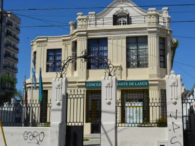 Lan&uacute;s aprob&oacute; el Parque Central Las Colonias con dudas legales sobre el predio educativo