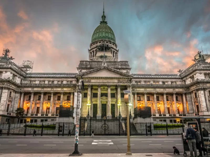 Advierten que cinco iniciativas oficiales podr&iacute;an concentrar poder y debilitar los mecanismos de control republicano
