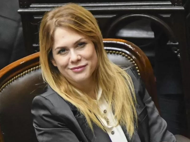 &iquest;De qu&eacute; sirve una diputada que solo sabe escupir y ser escupida?