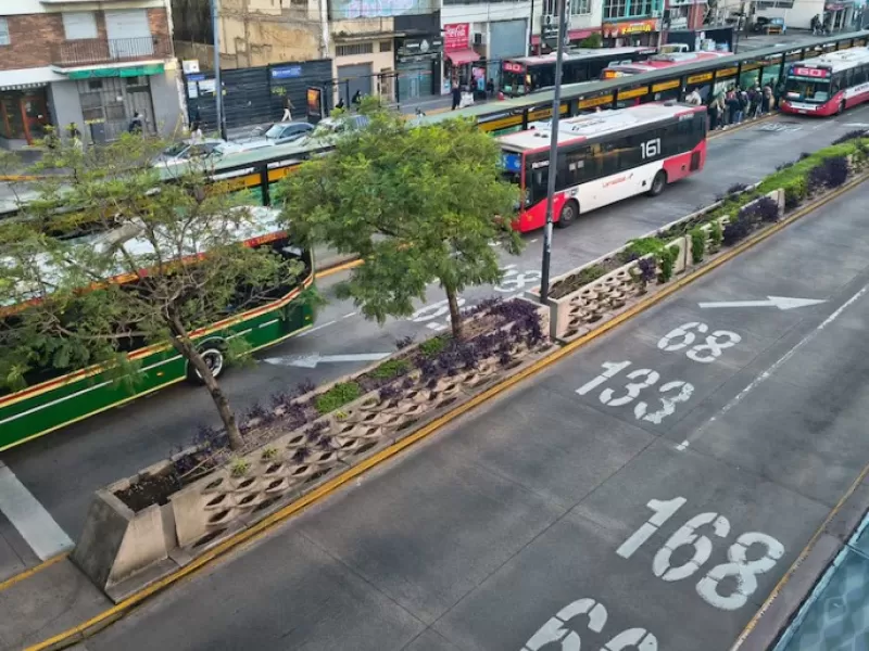 El Gobierno afirm&oacute; que ya pag&oacute; los subsidios de abril y advirti&oacute; multas de hasta 15 mil boletos a empresas