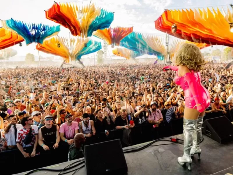 M&aacute;s de 200 marcas transformaron Coachella 2026 en un laboratorio de experiencias en pleno desierto