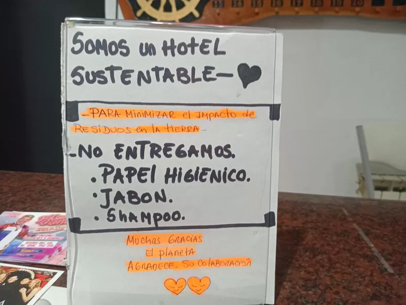 Graves denuncias en Carlos Paz por presunto encierro de hu&eacute;spedes tras reclamos por el estado de las habitaciones