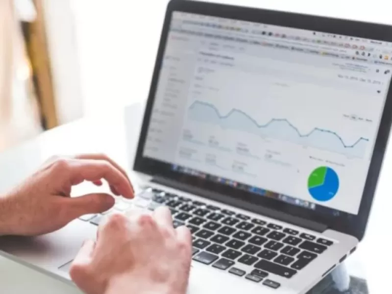 La inteligencia artificial pone en jaque al clic: hasta el 40 por ciento del tr&aacute;fico web ya no se ve