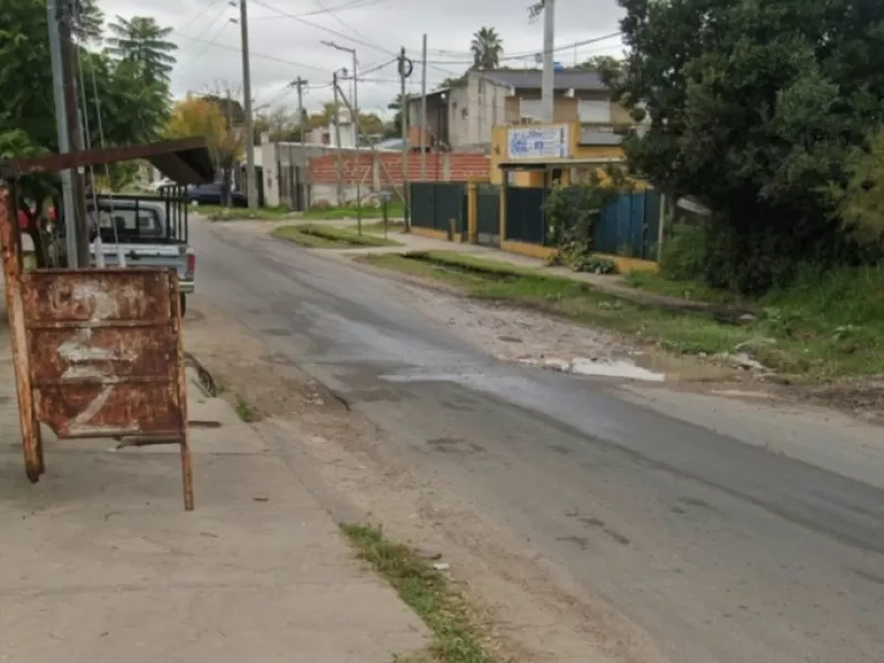 Julio Alak deja que Villa Elvira se inunde en pozos y la l&iacute;nea 202 ya no pasa por 122 y 600