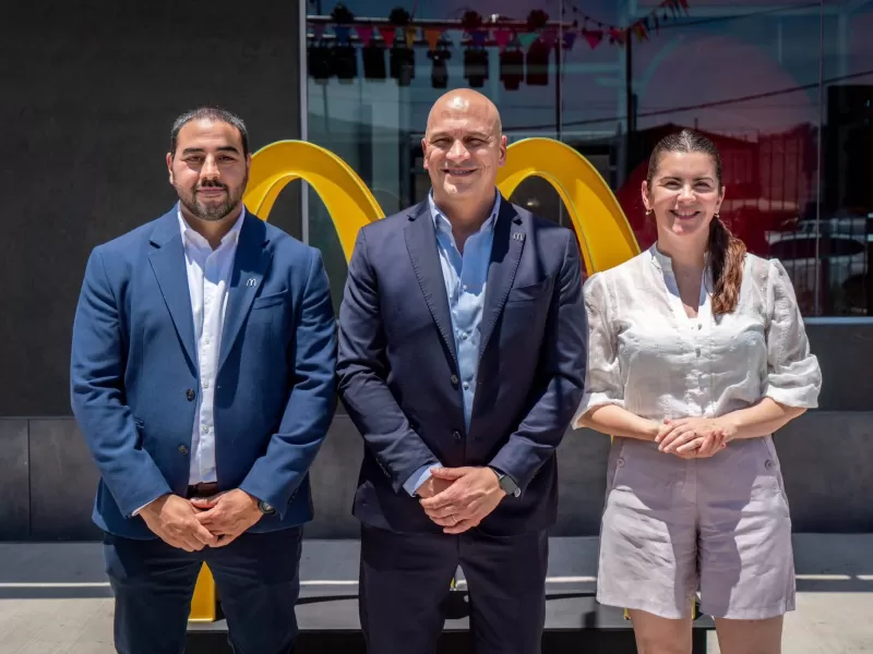 Moreno sigue sin Terminal de Ómnibus pero celebra la apertura de un nuevo McDonald's