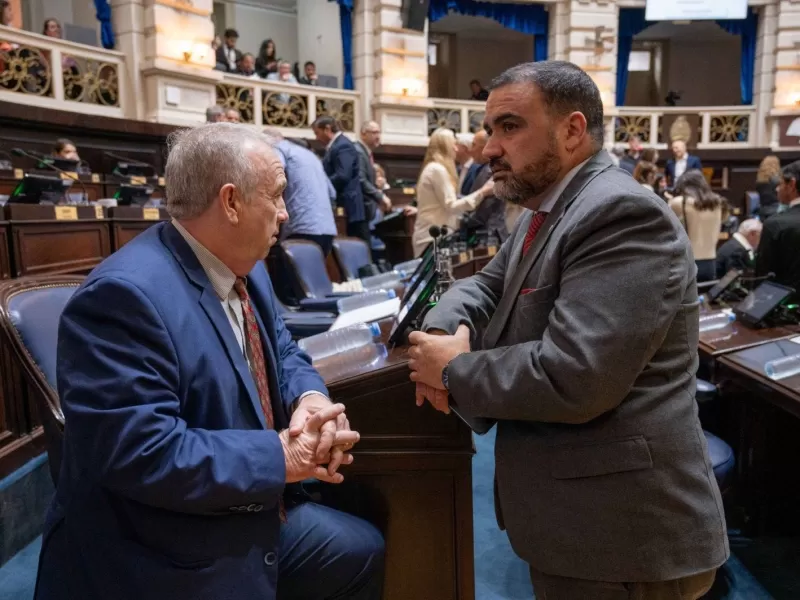 Diputados bonaerenses se alejan de Kikuchi y conforman nuevo frente aliado al oficialismo