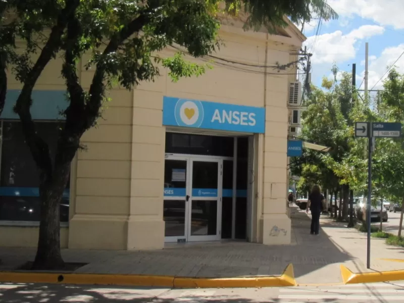 Cuestionan en 9 de Julio que una jornada oficial de ANSES se promocione junto al sello libertario
