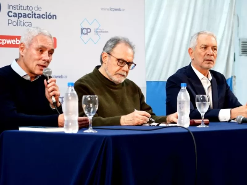 Del Kil&oacute;metro Cero del peronismo al kil&oacute;metro del olvido: Alak elige hablar de geopol&iacute;tica antes que arreglar Berisso