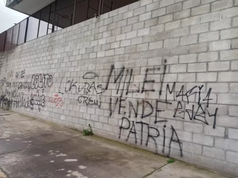En Mercedes, empleados municipales fueron acusados de vandalizar propiedad de militantes vecinales