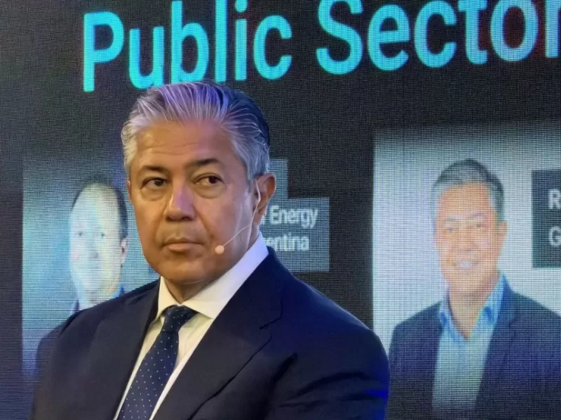 Figueroa anunci&oacute; beneficios fiscales y nuevas licitaciones en Vaca Muerta desde Houston