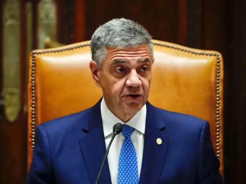 El PRO derriba fachadas y esperanzas: Jorge Macri administra el olvido en las calles