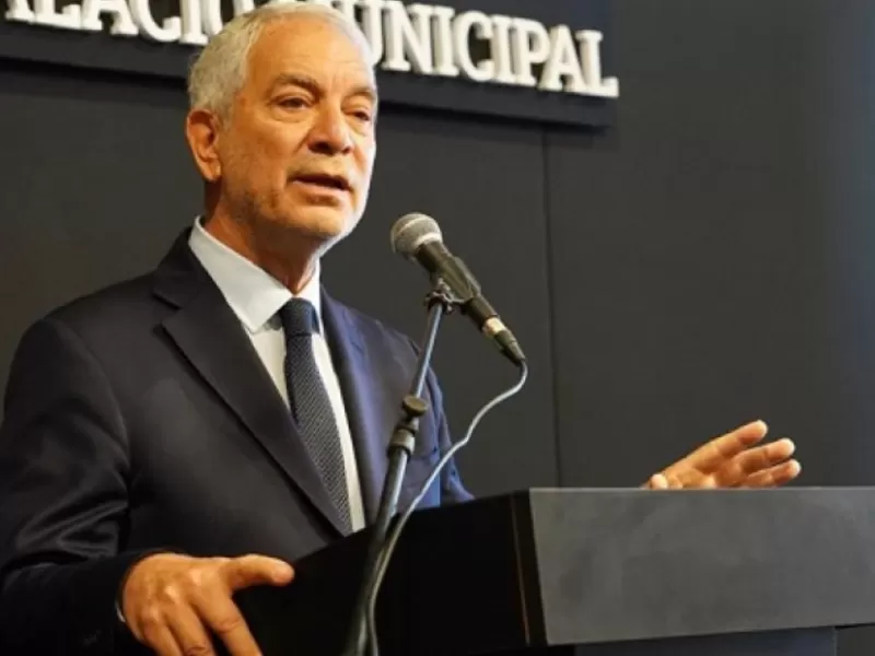 Mientras Julio Alak sue&ntilde;a con la gobernaci&oacute;n, La Plata se hunde entre motos, robos y vecinos aterrados