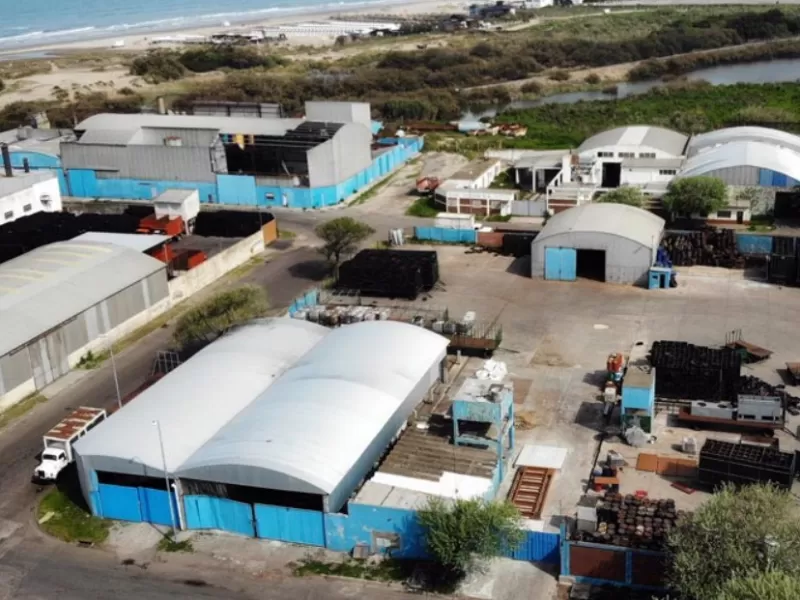 Mar del Plata qued&oacute; otra vez bajo sospecha ambiental tras una denuncia que acusa a harineras de emitir gases peligrosos