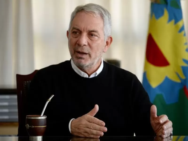 Julio Alak convirti&oacute; una cuadra de Gorina en un cr&aacute;ter y nadie se hace cargo