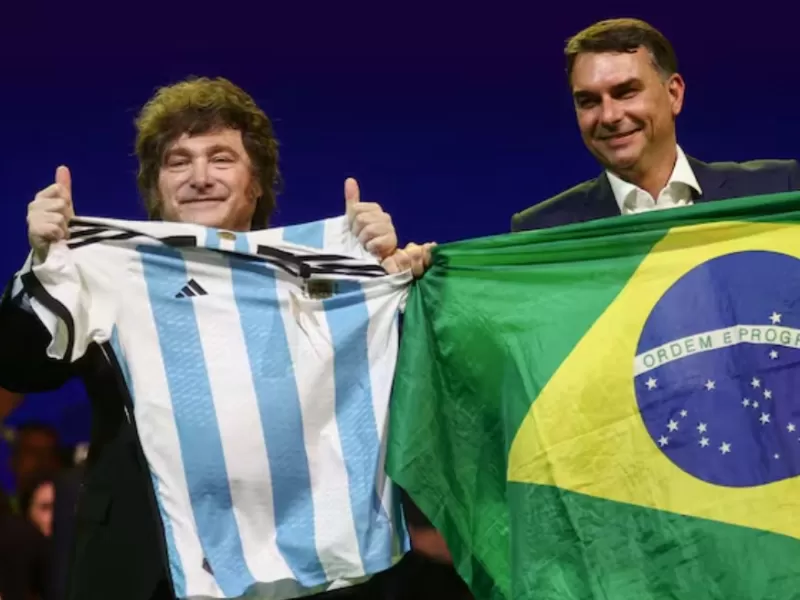 Milei celebr&oacute; el avance de Fl&aacute;vio Bolsonaro, pero en su Gobierno temen que Brasil desplace a Argentina ante Trump