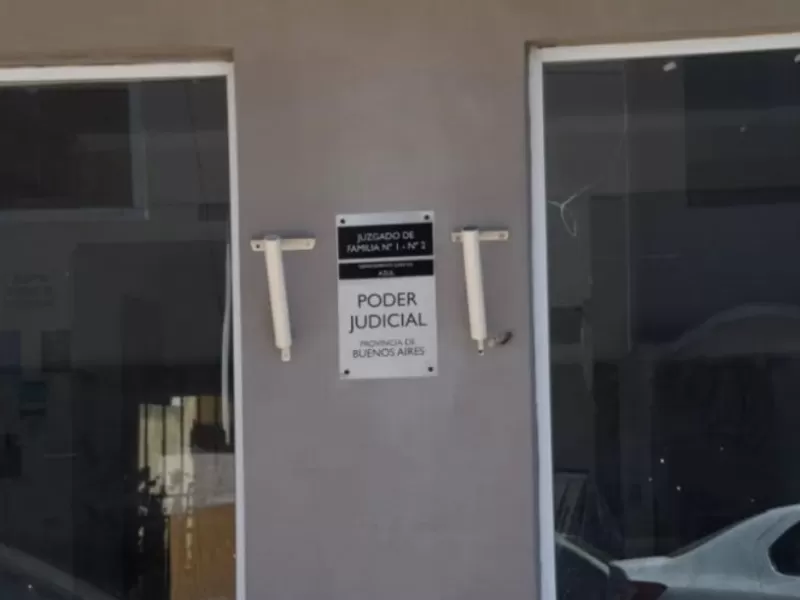 Denuncian en Olavarr&iacute;a al juez Santiago Arrondo por presuntas irregularidades en una causa de abrigo