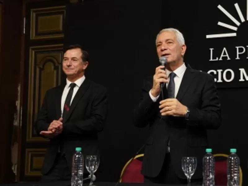 El ex PRO que se hizo peronista y Alak agranda el curro: 24 secretar&iacute;as en La Plata mientras los municipales cobran dos mangos