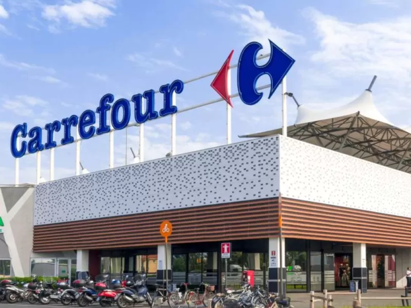 Carrefour reclama m&aacute;s de 405.000 de pesos por una tarjeta sin consumos y propone cerrar el conflicto pagando la mitad