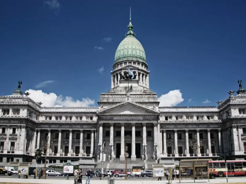 Buscan frenar a los fondos de inversi&oacute;n que acumulan viviendas y presionan sobre alquileres y precios