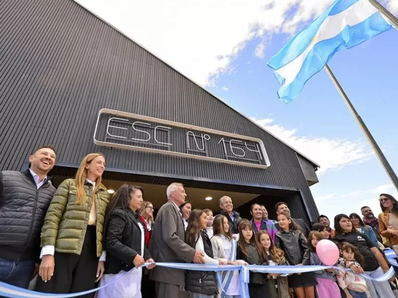 Figueroa inaugur&oacute; dos escuelas en Caviahue tras el incendio de 2024 y cada nivel ya tiene edificio propio