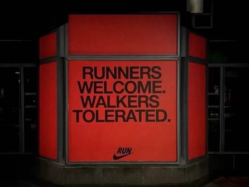 Nike retir&oacute; un cartel en Boston que dec&iacute;a &ldquo;los caminantes son tolerados&rdquo; tras cr&iacute;ticas por exclusi&oacute;n