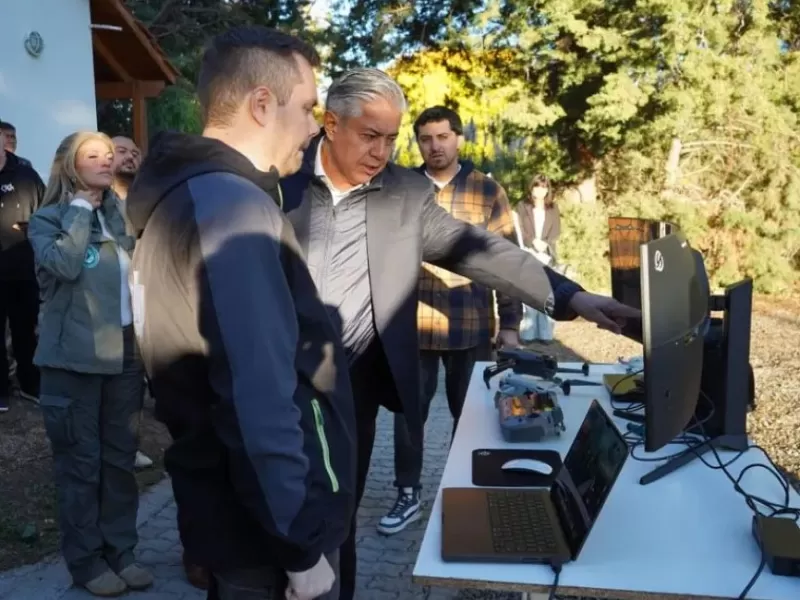 Rolando Figueroa present&oacute; drones con alcance de hasta 45 kil&oacute;metros para vigilar fauna y detectar incendios