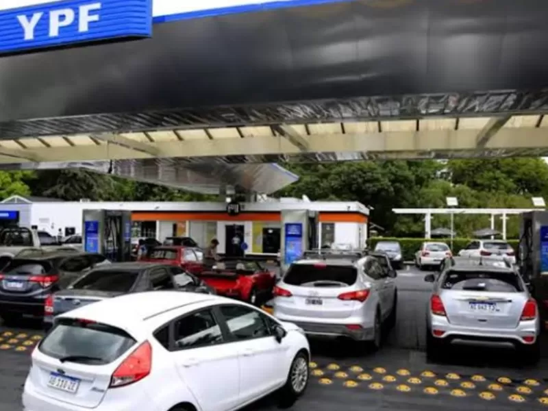 Buenos Aires convive con surtidores vac&iacute;os mientras los intendentes se pasan la culpa por la falta de nafta