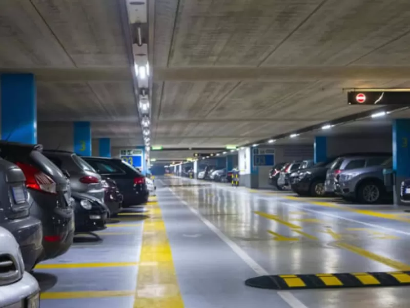 Mientras los porte&ntilde;os dan vueltas como perros buscando un &aacute;rbol, Macri le pone wifi a los garages y se olvida del transporte p&uacute;blico