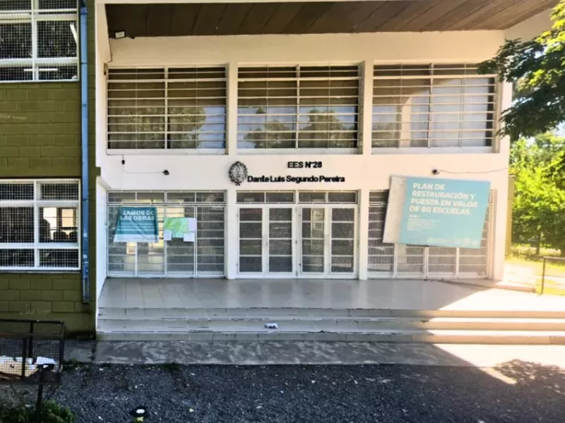 La Plata: amenazas de tiroteo, chicos en sus casas y un municipio que reacciona cuando el problema ya est&aacute; adentro