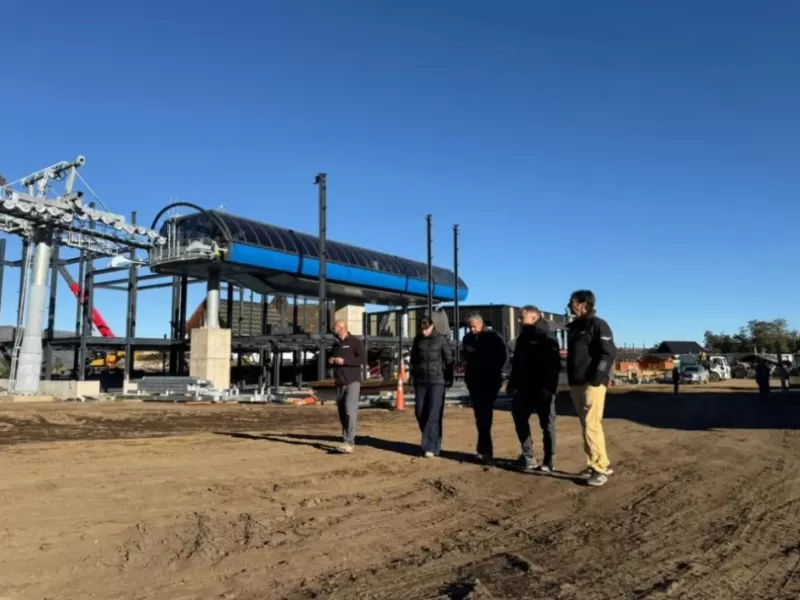 Neuqu&eacute;n: Figueroa recorri&oacute; obras en Chapelco y asegur&oacute; que el cerro apunta a convertirse en un destino de nivel mundial