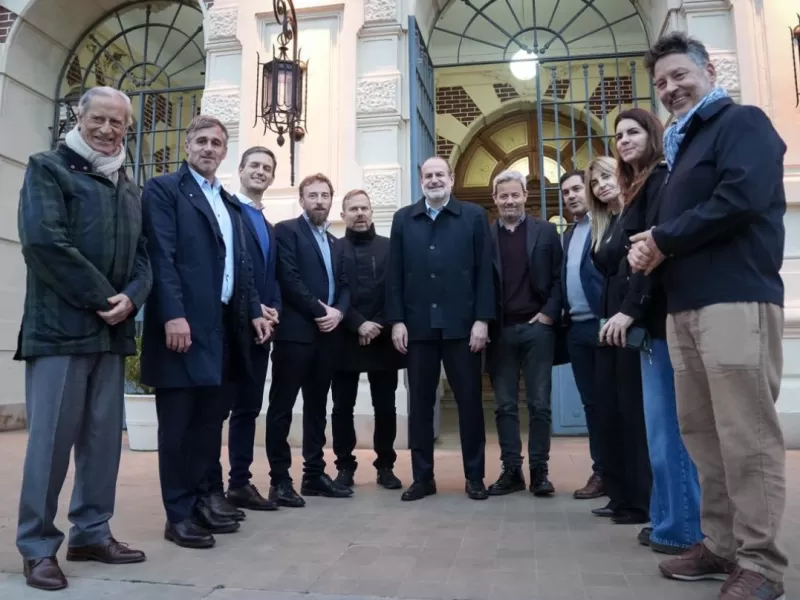 Axel Kicillof recibi&oacute; a once intendentes que lanzaron la Liga Peronista para ganar peso en la discusi&oacute;n por el futuro del PJ
