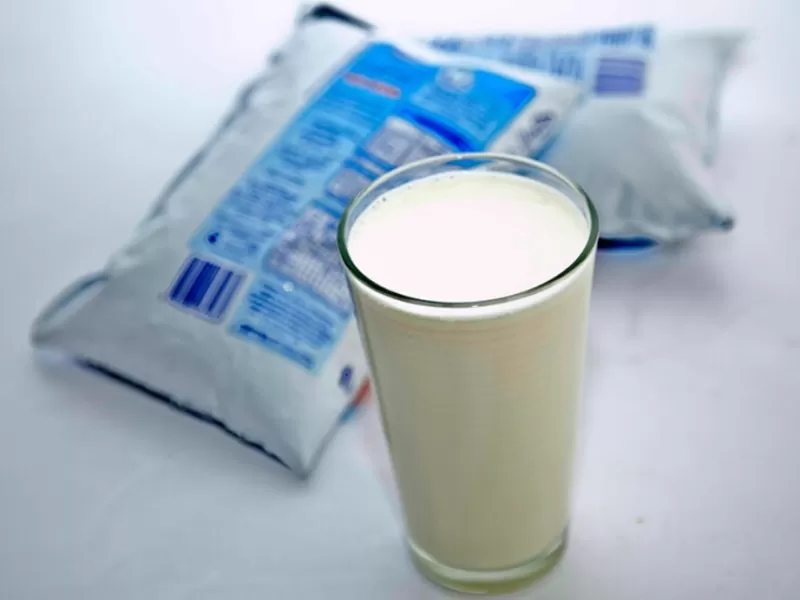 El consumo de l&aacute;cteos cay&oacute; 7,7 por ciento interanual en febrero y marc&oacute; una baja mensual del 5 por ciento