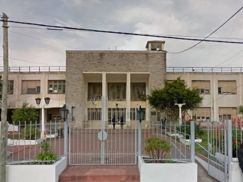 Denuncian en La Plata que un abusador condenado cumple pena con otro nombre y privilegios