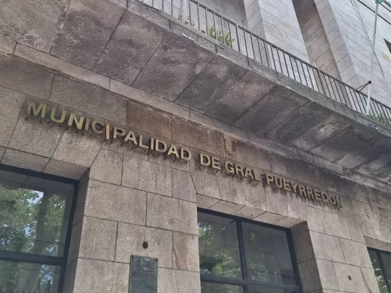 VIDEO | Camionetas y autos oficiales: así se mueven los secretarios del Municipio de Mar del Plata