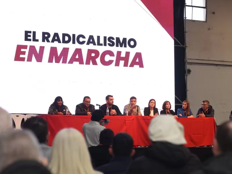 El abadismo cerr&oacute; la conducci&oacute;n radical, pero Construir se retir&oacute; y denunci&oacute; un acuerdo de Abad con los libertarios