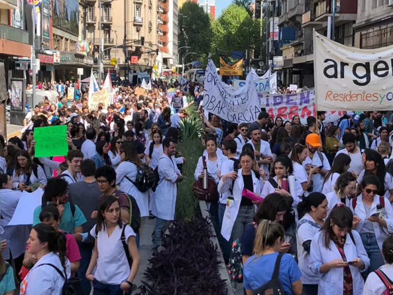 Guardias y paciencia agotadas: Jorge Macri descubre que los residentes tambi&eacute;n saben contar hasta 80 horas