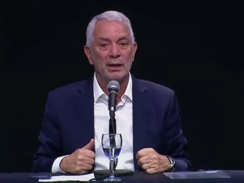 Alak aprieta al contribuyente y La Plata igual cerr&oacute; con 45 mil millones de pesos de d&eacute;ficit