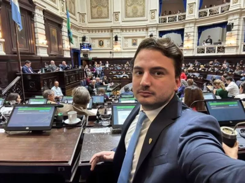 Agust&iacute;n Romo no logr&oacute; reunir los votos y Casa Rosada fren&oacute; cambios en La Libertad Avanza bonaerense