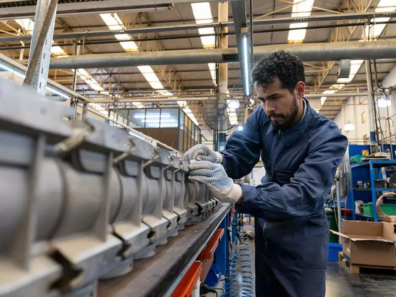 El empleo privado se desplomó seis veces más que el público y ya se perdieron más de 10 mil puestos