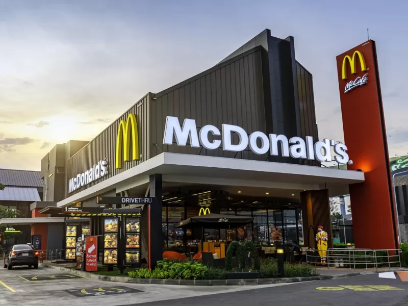 McDonald&rsquo;s quiere hacer un negocio millonario con algo que ya miran sus clientes todos los d&iacute;as
