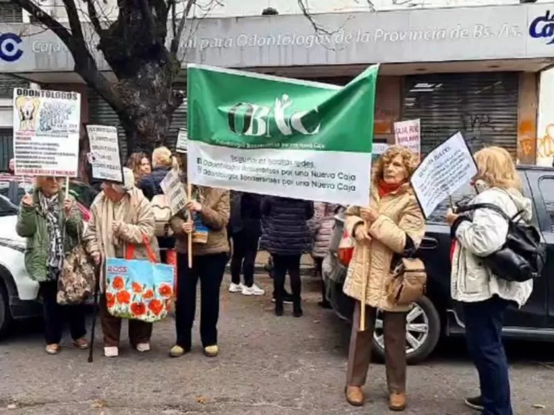 La Caja de Odont&oacute;logos bonaerense qued&oacute; en el centro de una investigaci&oacute;n por destrozos, amenazas y agresiones
