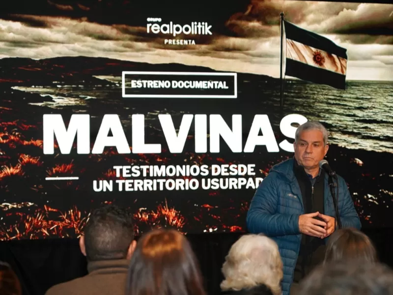 Grupo Realpolitik present&oacute; un documental filmado en las islas y abri&oacute; un debate con veteranos