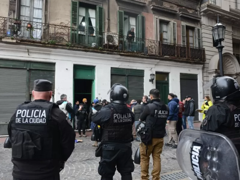 Desalojos con show de gases y c&aacute;maras: el nuevo "plan de vivienda" del Jorge Macri en CABA