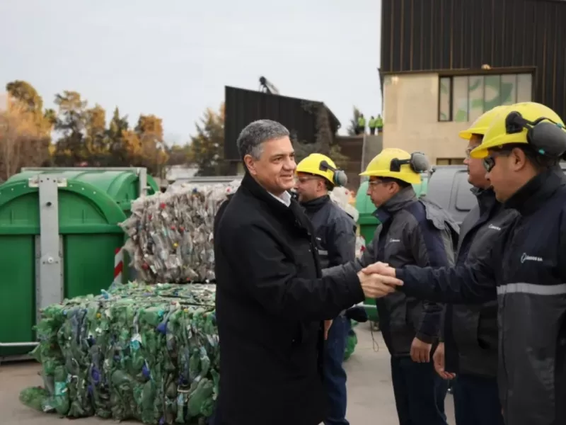 Jorge Macri reparti&oacute; fortunas entre recolectoras mientras CABA se hunde entre bolsas y mugre
