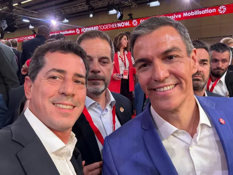 Viaje a Espa&ntilde;a con fondos del CFI expone a Wado de Pedro en medio de su crisis pol&iacute;tica